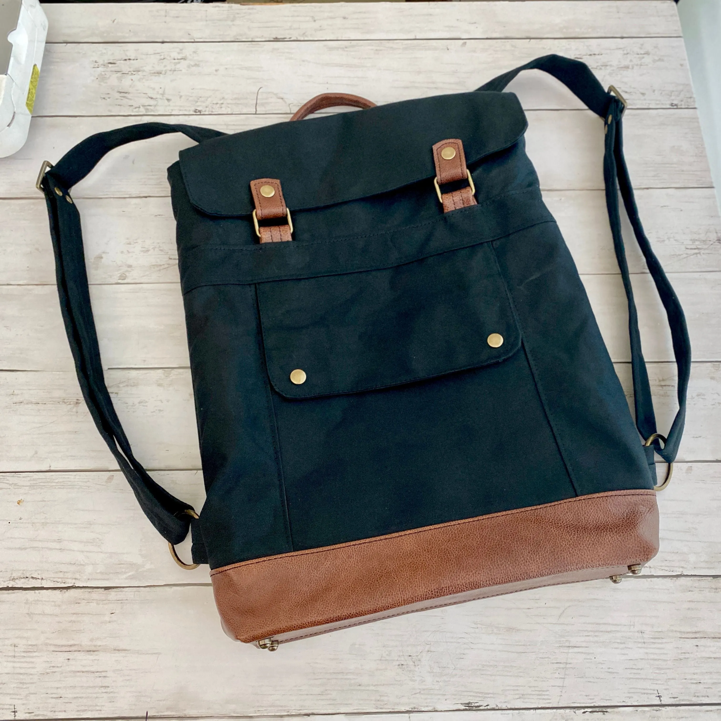 Backpack in Black Canvas, Chestnut