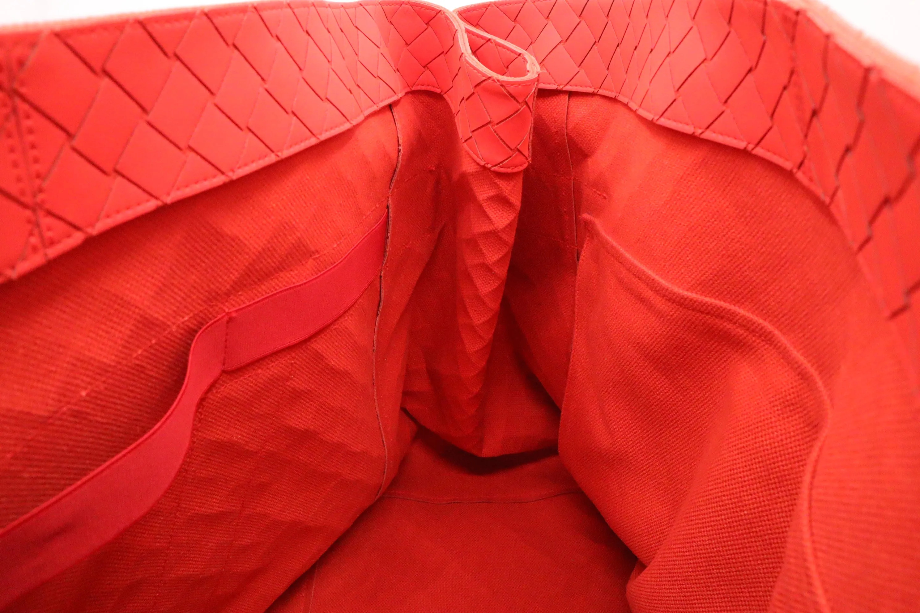 Bottega Veneta Borsa Tote in Tomato Red New Rubber