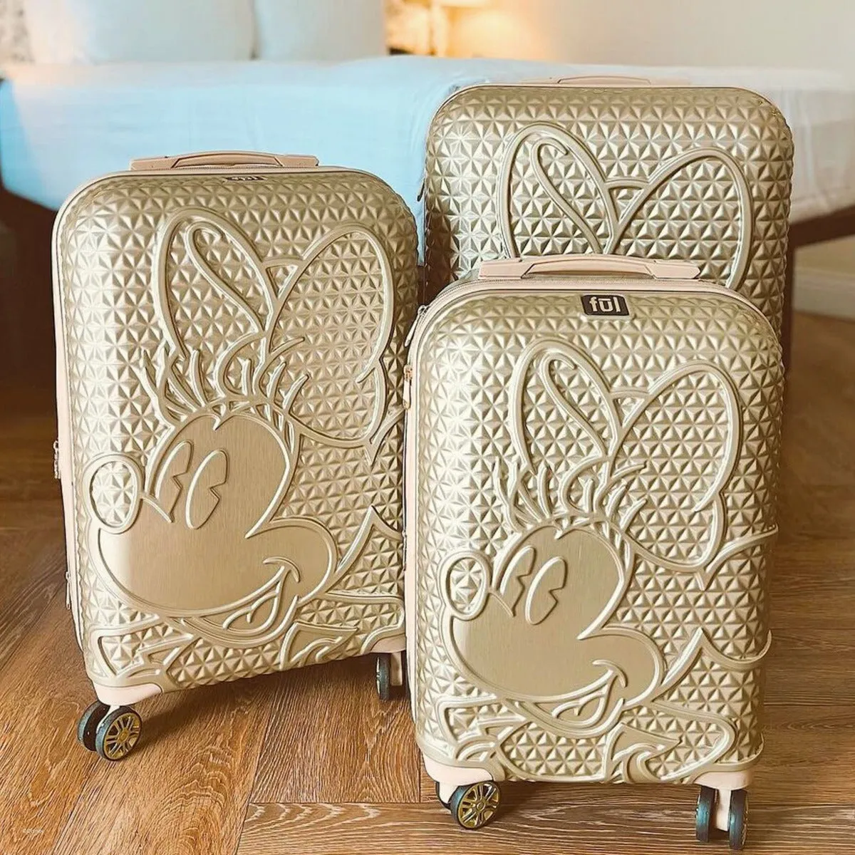 Disney Minnie Mouse FŪL 30" Luggage Spinner Taupe