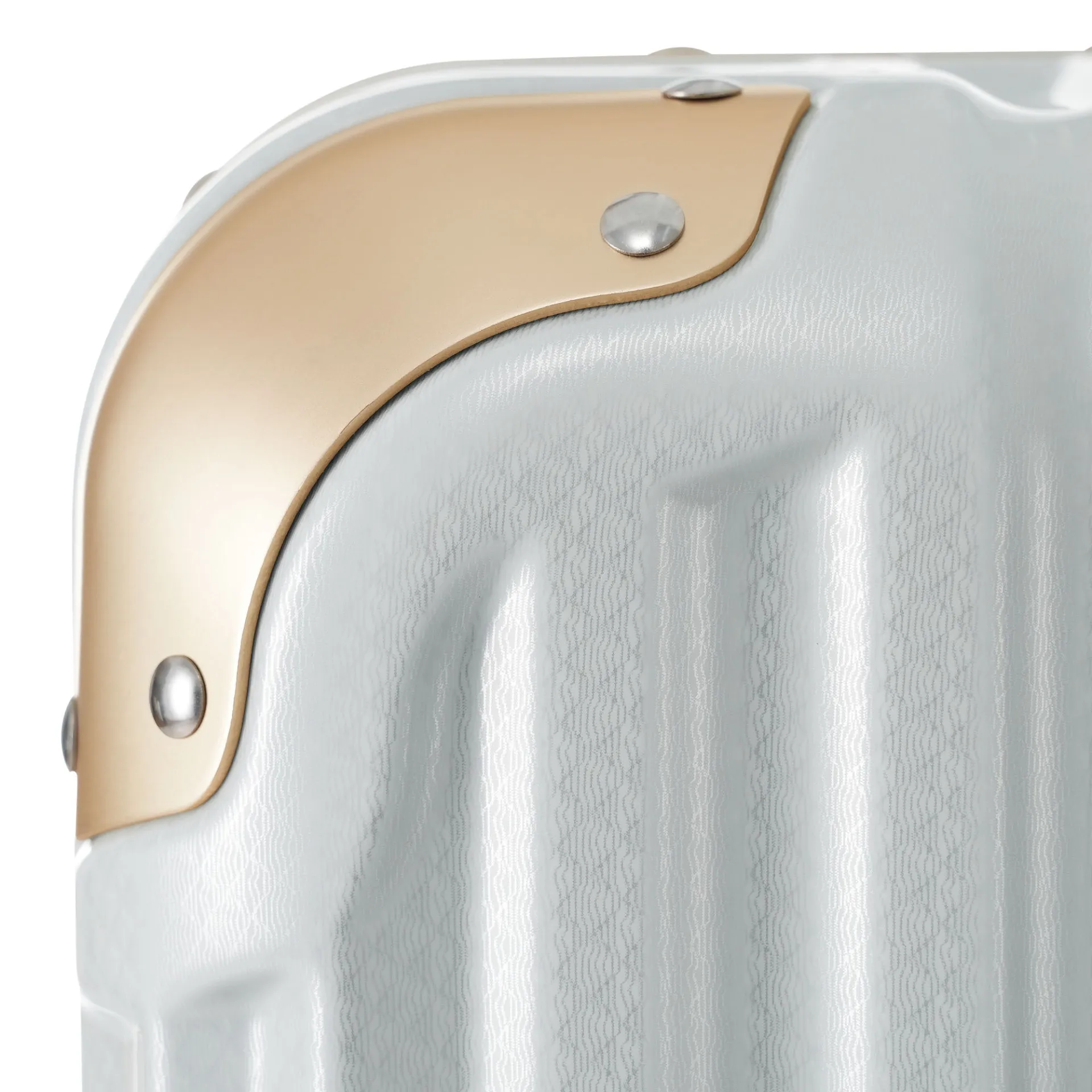 Stylish 20-Inch USB Charging Aluminum Frame Spinner Suitcase with TSA Lock - Ideal for Business Trips and Beach Getaways